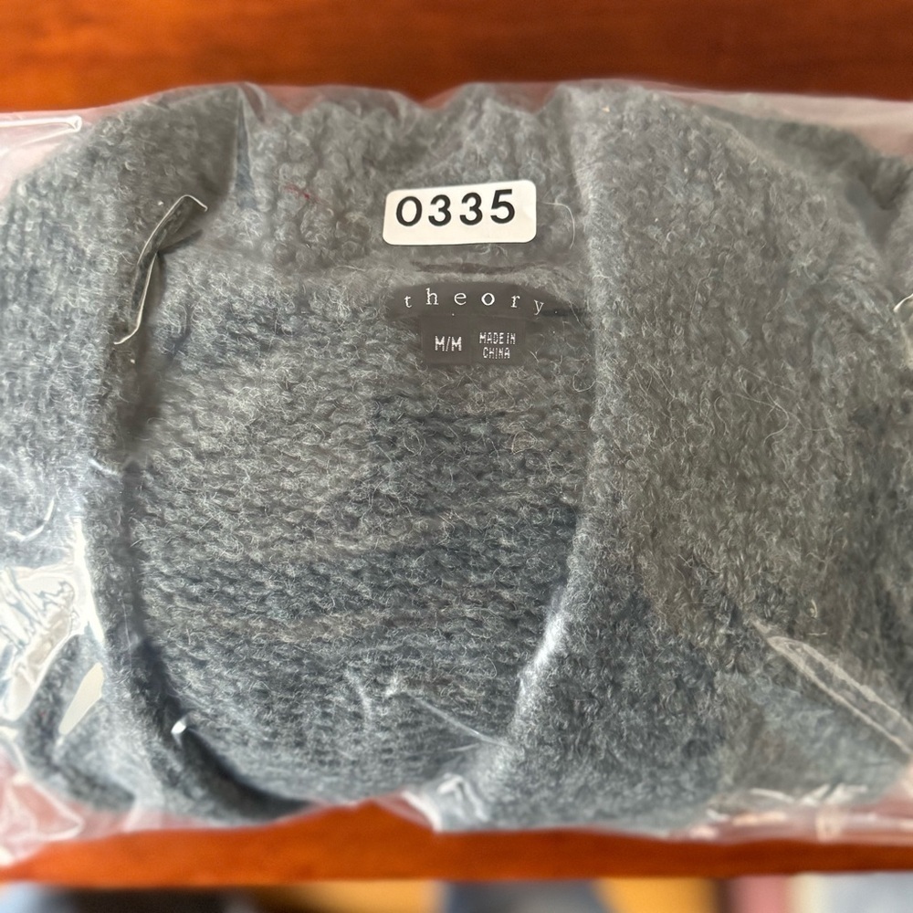 Theory Gray V-Neck Vivini Cable Knit Twist Sweater in Alpaca Wool Sz M - Picture 12 of 12
